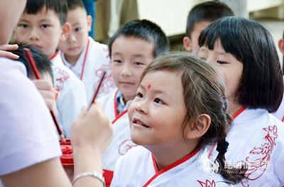 “蒙童养正·启智心智-- 香樟俊园幼儿园国学开笔礼活动”在官渡区五里多社区举行